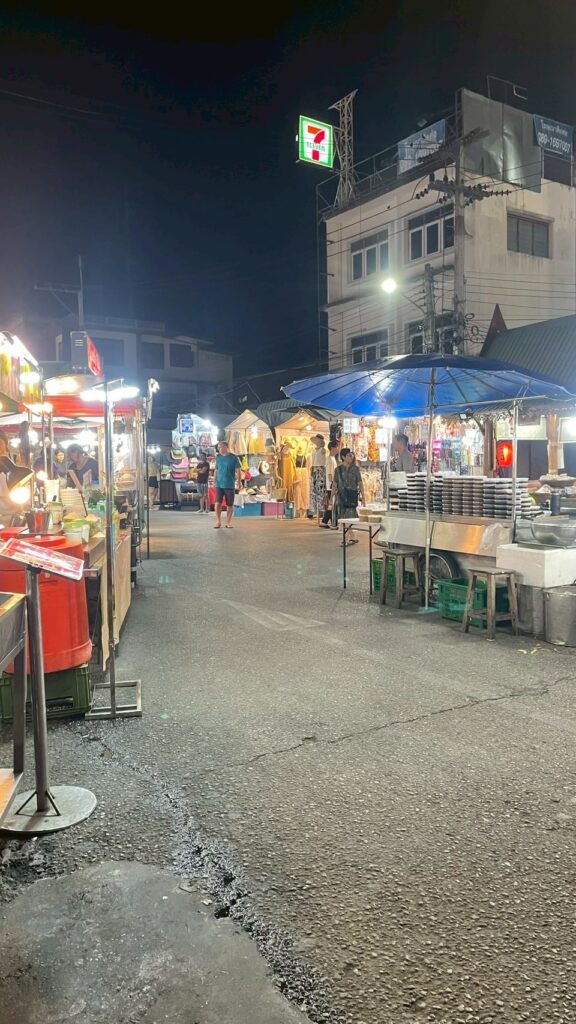 ตลาดโต้รุ่ง (1)