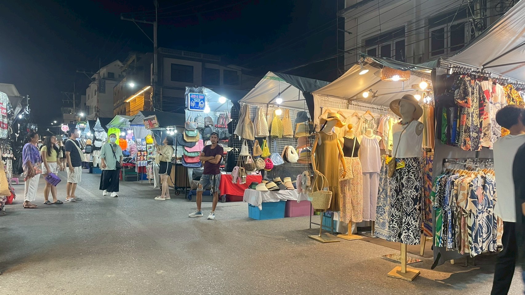 ตลาดโต้รุ่ง (2)